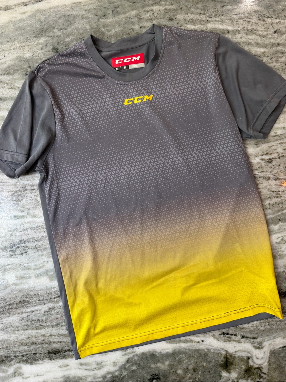 CCM Hockey Gray & Yellow Short Sleeve Athletic Tee
Medium
